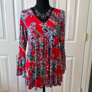 Peck & Peck size medium stretchy top with trumpet sleeves♥️